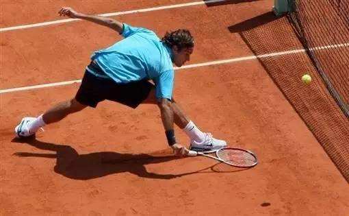 玩加竞技-F1赛场再起风云：姑苏青龙队小胜塞北火狐队，脚步移动更到位宿敌对话再升级的简单介绍