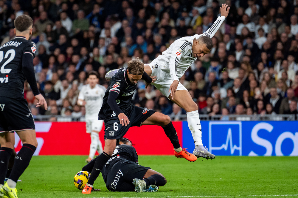 玩加电竞- 莱万多夫斯基十佳球 